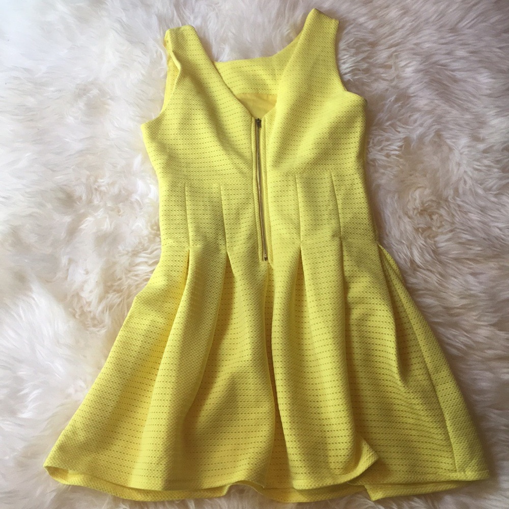 Hot & Delicious yellow dress - Picture 2 of 3